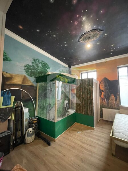 Nerva Traian apartament in vila 3 camere, curte 40mp