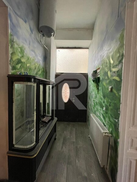 Nerva Traian apartament in vila 3 camere, curte 40mp