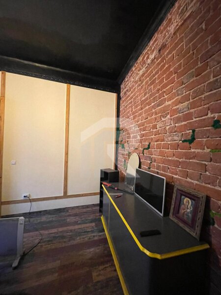 Nerva Traian apartament in vila 3 camere, curte 40mp